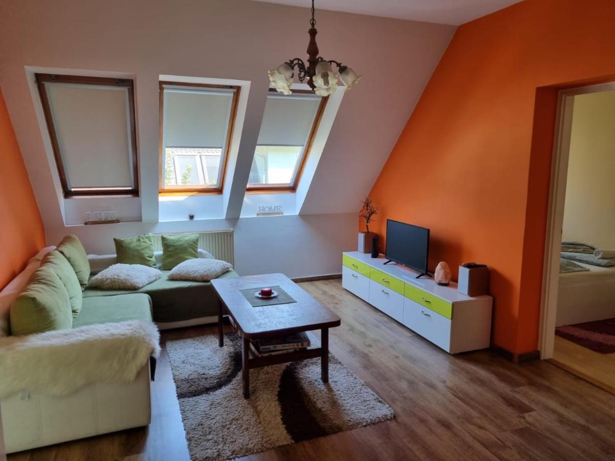 Tudor Apartman Seghedin Exterior foto